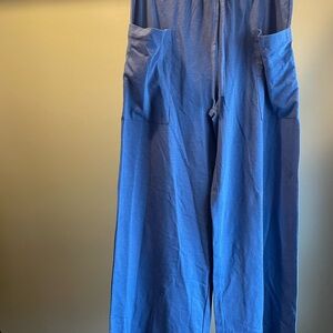Women’s cropped causal blue pants